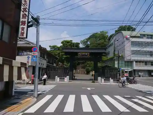 池上本門寺の山門