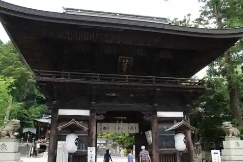 日牟禮八幡宮の山門・神門