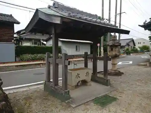 神明社の手水舎