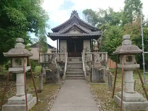 県神社の本殿