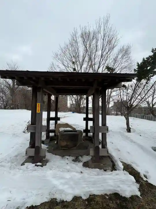 上手稲神社の{uncategorized: "未分類", other: "その他", undefined: "問題あり", building: "その他建物", grave: "お墓", sacred_gate: "鳥居", guardian: "狛犬", statue: "像", buddha: "仏像", history: "歴史", nature: "自然", garden: "庭園", animal: "動物", pagoda: "塔", temizu: "手水舎", mountain_gate: "山門・神門", sanctuary: "本殿・本堂", subordinate: "末社・摂社", art: "芸術", scenery: "景色", jizo: "地蔵", ema: "絵馬", goshuin: "御朱印", omikuji: "おみくじ", items: "授与品その他", amulet: "お守り", goshuincho: "御朱印帳", eats: "食事", festival: "お祭り", votive_dance: "神楽", shichigosan: "七五三参", wedding: "結婚式", experience: "体験その他", initially: "初詣", around: "周辺", anti_infection: "感染症対策"}