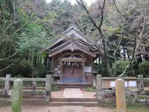 神在神社の本殿