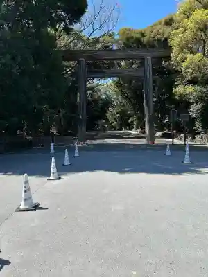 熱田神宮の{uncategorized: "未分類", other: "その他", undefined: "問題あり", building: "その他建物", grave: "お墓", sacred_gate: "鳥居", guardian: "狛犬", statue: "像", buddha: "仏像", history: "歴史", nature: "自然", garden: "庭園", animal: "動物", pagoda: "塔", temizu: "手水舎", mountain_gate: "山門・神門", sanctuary: "本殿・本堂", subordinate: "末社・摂社", art: "芸術", scenery: "景色", jizo: "地蔵", ema: "絵馬", goshuin: "御朱印", omikuji: "おみくじ", items: "授与品その他", amulet: "お守り", goshuincho: "御朱印帳", eats: "食事", festival: "お祭り", votive_dance: "神楽", shichigosan: "七五三参", wedding: "結婚式", experience: "体験その他", initially: "初詣", around: "周辺", anti_infection: "感染症対策"}