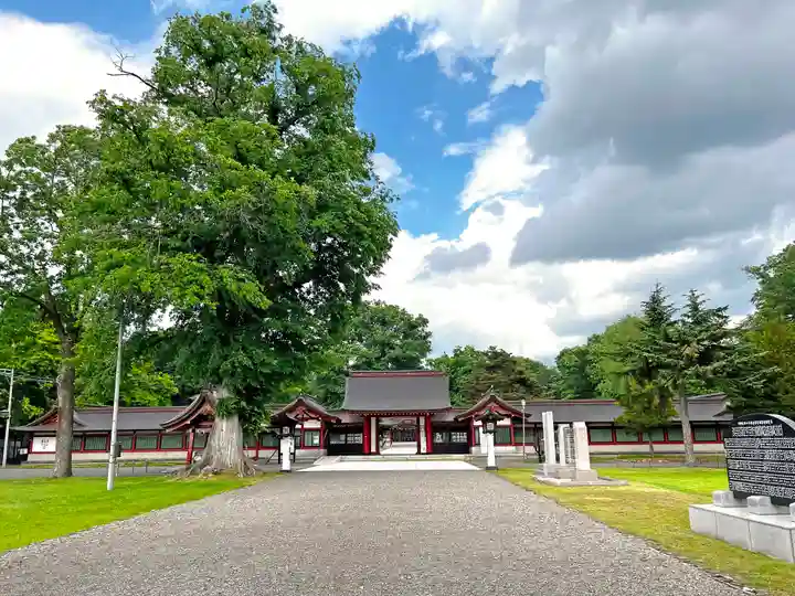 北海道護國神社の山門・神門