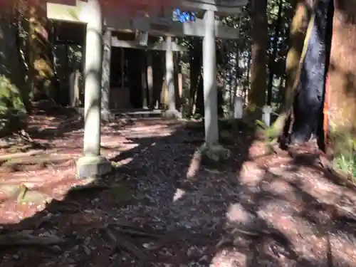 首塚大明神の鳥居