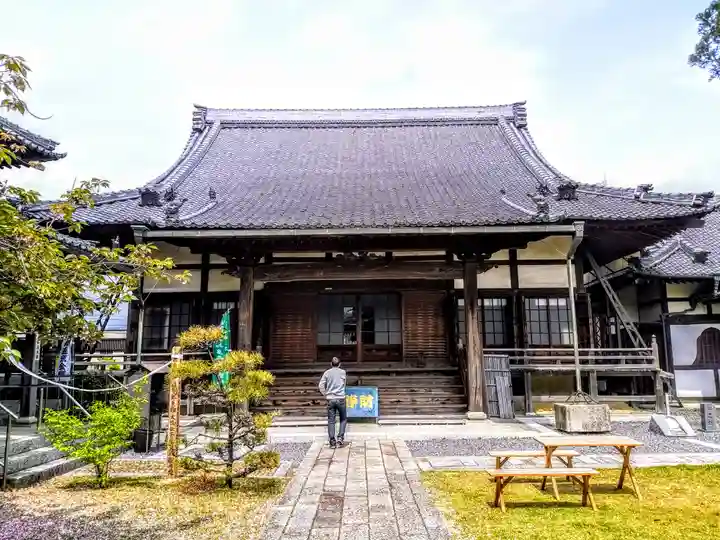 光照院の本殿・本堂