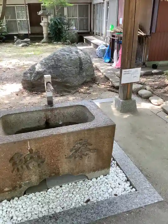 漆部神社の手水舎