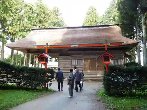 白山神社の本殿