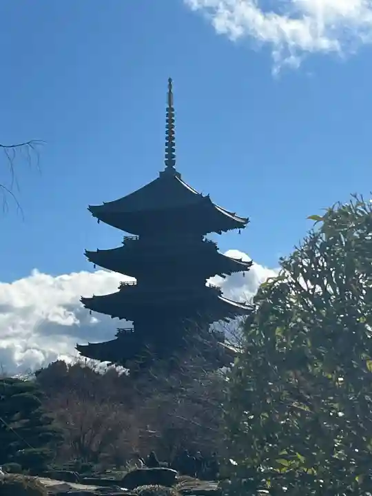 東寺(教王護国寺)の{uncategorized: "未分類", other: "その他", undefined: "問題あり", building: "その他建物", grave: "お墓", sacred_gate: "鳥居", guardian: "狛犬", statue: "像", buddha: "仏像", history: "歴史", nature: "自然", garden: "庭園", animal: "動物", pagoda: "塔", temizu: "手水舎", mountain_gate: "山門・神門", sanctuary: "本殿・本堂", subordinate: "末社・摂社", art: "芸術", scenery: "景色", jizo: "地蔵", ema: "絵馬", goshuin: "御朱印", omikuji: "おみくじ", items: "授与品その他", amulet: "お守り", goshuincho: "御朱印帳", eats: "食事", festival: "お祭り", votive_dance: "神楽", shichigosan: "七五三参", wedding: "結婚式", experience: "体験その他", initially: "初詣", around: "周辺", anti_infection: "感染症対策"}