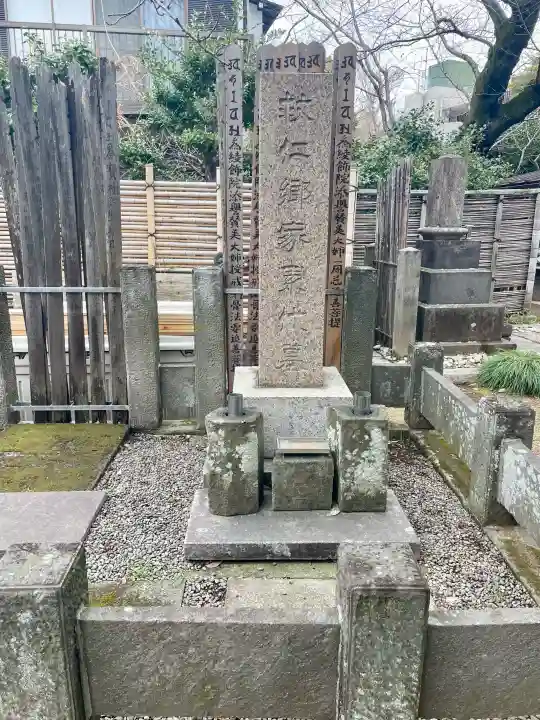 誓閑寺の{uncategorized: "未分類", other: "その他", undefined: "問題あり", building: "その他建物", grave: "お墓", sacred_gate: "鳥居", guardian: "狛犬", statue: "像", buddha: "仏像", history: "歴史", nature: "自然", garden: "庭園", animal: "動物", pagoda: "塔", temizu: "手水舎", mountain_gate: "山門・神門", sanctuary: "本殿・本堂", subordinate: "末社・摂社", art: "芸術", scenery: "景色", jizo: "地蔵", ema: "絵馬", goshuin: "御朱印", omikuji: "おみくじ", items: "授与品その他", amulet: "お守り", goshuincho: "御朱印帳", eats: "食事", festival: "お祭り", votive_dance: "神楽", shichigosan: "七五三参", wedding: "結婚式", experience: "体験その他", initially: "初詣", around: "周辺", anti_infection: "感染症対策"}