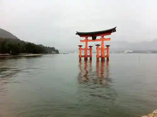 厳島神社の鳥居