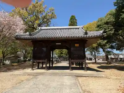 素盞嗚神社の{uncategorized: "未分類", other: "その他", undefined: "問題あり", building: "その他建物", grave: "お墓", sacred_gate: "鳥居", guardian: "狛犬", statue: "像", buddha: "仏像", history: "歴史", nature: "自然", garden: "庭園", animal: "動物", pagoda: "塔", temizu: "手水舎", mountain_gate: "山門・神門", sanctuary: "本殿・本堂", subordinate: "末社・摂社", art: "芸術", scenery: "景色", jizo: "地蔵", ema: "絵馬", goshuin: "御朱印", omikuji: "おみくじ", items: "授与品その他", amulet: "お守り", goshuincho: "御朱印帳", eats: "食事", festival: "お祭り", votive_dance: "神楽", shichigosan: "七五三参", wedding: "結婚式", experience: "体験その他", initially: "初詣", around: "周辺", anti_infection: "感染症対策"}
