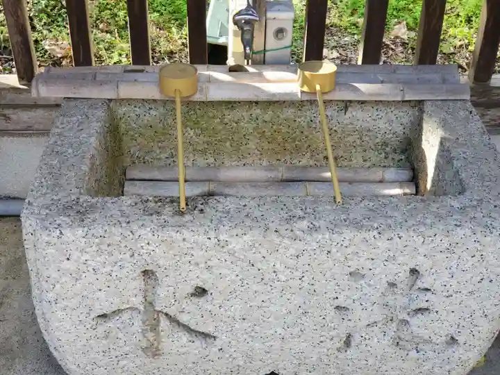 饒石神社の手水舎