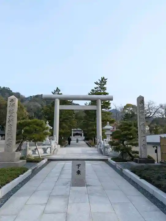 丹後一ノ宮 元伊勢 籠神社の{uncategorized: "未分類", other: "その他", undefined: "問題あり", building: "その他建物", grave: "お墓", sacred_gate: "鳥居", guardian: "狛犬", statue: "像", buddha: "仏像", history: "歴史", nature: "自然", garden: "庭園", animal: "動物", pagoda: "塔", temizu: "手水舎", mountain_gate: "山門・神門", sanctuary: "本殿・本堂", subordinate: "末社・摂社", art: "芸術", scenery: "景色", jizo: "地蔵", ema: "絵馬", goshuin: "御朱印", omikuji: "おみくじ", items: "授与品その他", amulet: "お守り", goshuincho: "御朱印帳", eats: "食事", festival: "お祭り", votive_dance: "神楽", shichigosan: "七五三参", wedding: "結婚式", experience: "体験その他", initially: "初詣", around: "周辺", anti_infection: "感染症対策"}