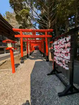 豊受稲荷神社（湯倉神社）の{uncategorized: "未分類", other: "その他", undefined: "問題あり", building: "その他建物", grave: "お墓", sacred_gate: "鳥居", guardian: "狛犬", statue: "像", buddha: "仏像", history: "歴史", nature: "自然", garden: "庭園", animal: "動物", pagoda: "塔", temizu: "手水舎", mountain_gate: "山門・神門", sanctuary: "本殿・本堂", subordinate: "末社・摂社", art: "芸術", scenery: "景色", jizo: "地蔵", ema: "絵馬", goshuin: "御朱印", omikuji: "おみくじ", items: "授与品その他", amulet: "お守り", goshuincho: "御朱印帳", eats: "食事", festival: "お祭り", votive_dance: "神楽", shichigosan: "七五三参", wedding: "結婚式", experience: "体験その他", initially: "初詣", around: "周辺", anti_infection: "感染症対策"}