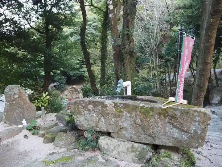 般若寺の手水舎