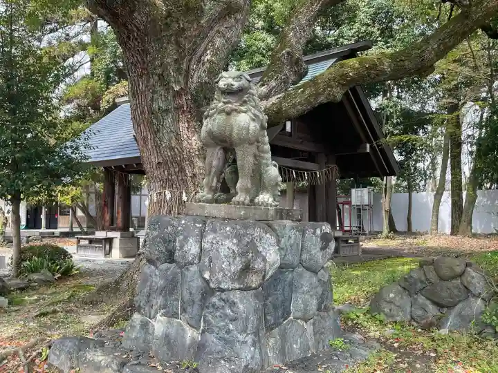 滋賀県護国神社の{uncategorized: "未分類", other: "その他", undefined: "問題あり", building: "その他建物", grave: "お墓", sacred_gate: "鳥居", guardian: "狛犬", statue: "像", buddha: "仏像", history: "歴史", nature: "自然", garden: "庭園", animal: "動物", pagoda: "塔", temizu: "手水舎", mountain_gate: "山門・神門", sanctuary: "本殿・本堂", subordinate: "末社・摂社", art: "芸術", scenery: "景色", jizo: "地蔵", ema: "絵馬", goshuin: "御朱印", omikuji: "おみくじ", items: "授与品その他", amulet: "お守り", goshuincho: "御朱印帳", eats: "食事", festival: "お祭り", votive_dance: "神楽", shichigosan: "七五三参", wedding: "結婚式", experience: "体験その他", initially: "初詣", around: "周辺", anti_infection: "感染症対策"}