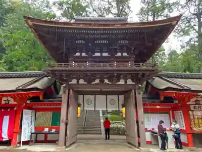 石上神宮の山門・神門