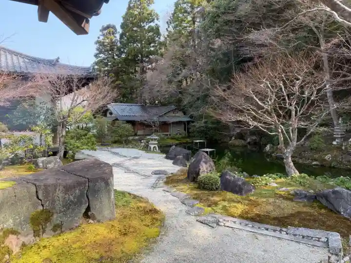 南禅寺の{uncategorized: "未分類", other: "その他", undefined: "問題あり", building: "その他建物", grave: "お墓", sacred_gate: "鳥居", guardian: "狛犬", statue: "像", buddha: "仏像", history: "歴史", nature: "自然", garden: "庭園", animal: "動物", pagoda: "塔", temizu: "手水舎", mountain_gate: "山門・神門", sanctuary: "本殿・本堂", subordinate: "末社・摂社", art: "芸術", scenery: "景色", jizo: "地蔵", ema: "絵馬", goshuin: "御朱印", omikuji: "おみくじ", items: "授与品その他", amulet: "お守り", goshuincho: "御朱印帳", eats: "食事", festival: "お祭り", votive_dance: "神楽", shichigosan: "七五三参", wedding: "結婚式", experience: "体験その他", initially: "初詣", around: "周辺", anti_infection: "感染症対策"}