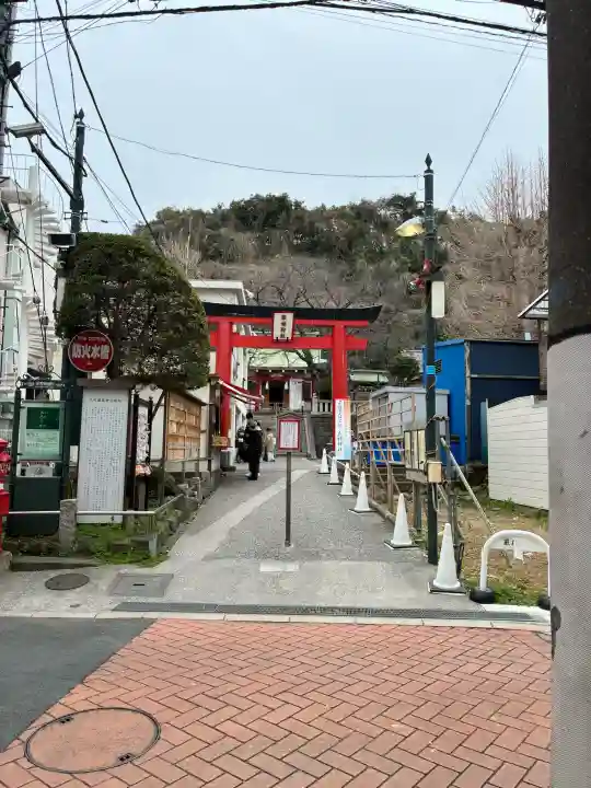 元町厳島神社の{uncategorized: "未分類", other: "その他", undefined: "問題あり", building: "その他建物", grave: "お墓", sacred_gate: "鳥居", guardian: "狛犬", statue: "像", buddha: "仏像", history: "歴史", nature: "自然", garden: "庭園", animal: "動物", pagoda: "塔", temizu: "手水舎", mountain_gate: "山門・神門", sanctuary: "本殿・本堂", subordinate: "末社・摂社", art: "芸術", scenery: "景色", jizo: "地蔵", ema: "絵馬", goshuin: "御朱印", omikuji: "おみくじ", items: "授与品その他", amulet: "お守り", goshuincho: "御朱印帳", eats: "食事", festival: "お祭り", votive_dance: "神楽", shichigosan: "七五三参", wedding: "結婚式", experience: "体験その他", initially: "初詣", around: "周辺", anti_infection: "感染症対策"}
