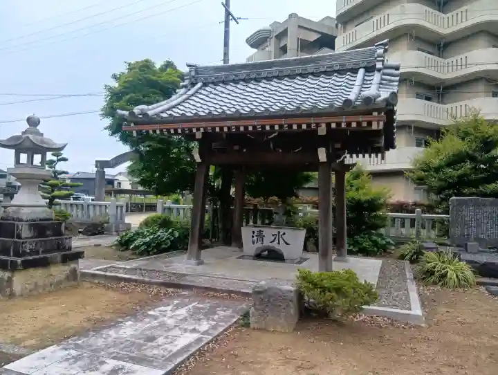 八幡神社の{uncategorized: "未分類", other: "その他", undefined: "問題あり", building: "その他建物", grave: "お墓", sacred_gate: "鳥居", guardian: "狛犬", statue: "像", buddha: "仏像", history: "歴史", nature: "自然", garden: "庭園", animal: "動物", pagoda: "塔", temizu: "手水舎", mountain_gate: "山門・神門", sanctuary: "本殿・本堂", subordinate: "末社・摂社", art: "芸術", scenery: "景色", jizo: "地蔵", ema: "絵馬", goshuin: "御朱印", omikuji: "おみくじ", items: "授与品その他", amulet: "お守り", goshuincho: "御朱印帳", eats: "食事", festival: "お祭り", votive_dance: "神楽", shichigosan: "七五三参", wedding: "結婚式", experience: "体験その他", initially: "初詣", around: "周辺", anti_infection: "感染症対策"}