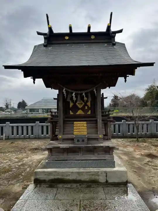 素鵞神社の{uncategorized: "未分類", other: "その他", undefined: "問題あり", building: "その他建物", grave: "お墓", sacred_gate: "鳥居", guardian: "狛犬", statue: "像", buddha: "仏像", history: "歴史", nature: "自然", garden: "庭園", animal: "動物", pagoda: "塔", temizu: "手水舎", mountain_gate: "山門・神門", sanctuary: "本殿・本堂", subordinate: "末社・摂社", art: "芸術", scenery: "景色", jizo: "地蔵", ema: "絵馬", goshuin: "御朱印", omikuji: "おみくじ", items: "授与品その他", amulet: "お守り", goshuincho: "御朱印帳", eats: "食事", festival: "お祭り", votive_dance: "神楽", shichigosan: "七五三参", wedding: "結婚式", experience: "体験その他", initially: "初詣", around: "周辺", anti_infection: "感染症対策"}