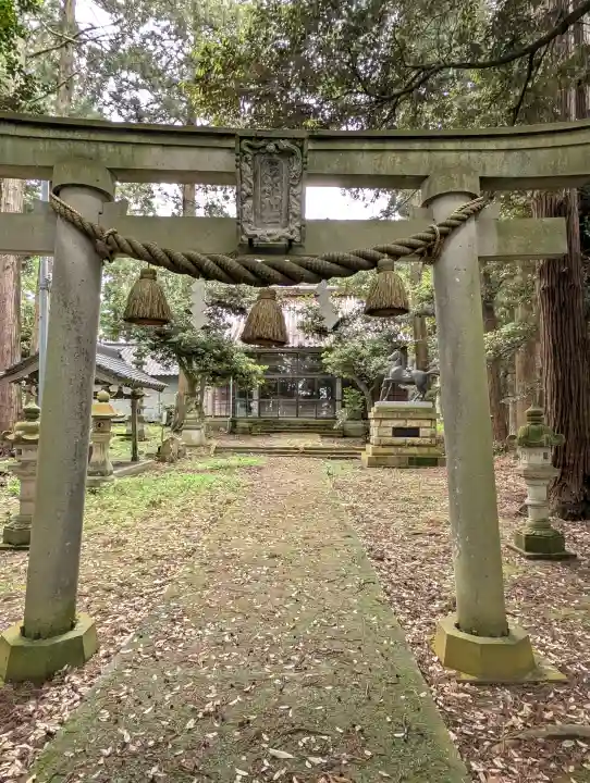 石部神社の{uncategorized: "未分類", other: "その他", undefined: "問題あり", building: "その他建物", grave: "お墓", sacred_gate: "鳥居", guardian: "狛犬", statue: "像", buddha: "仏像", history: "歴史", nature: "自然", garden: "庭園", animal: "動物", pagoda: "塔", temizu: "手水舎", mountain_gate: "山門・神門", sanctuary: "本殿・本堂", subordinate: "末社・摂社", art: "芸術", scenery: "景色", jizo: "地蔵", ema: "絵馬", goshuin: "御朱印", omikuji: "おみくじ", items: "授与品その他", amulet: "お守り", goshuincho: "御朱印帳", eats: "食事", festival: "お祭り", votive_dance: "神楽", shichigosan: "七五三参", wedding: "結婚式", experience: "体験その他", initially: "初詣", around: "周辺", anti_infection: "感染症対策"}