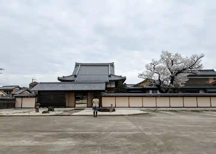 覚成寺の山門・神門