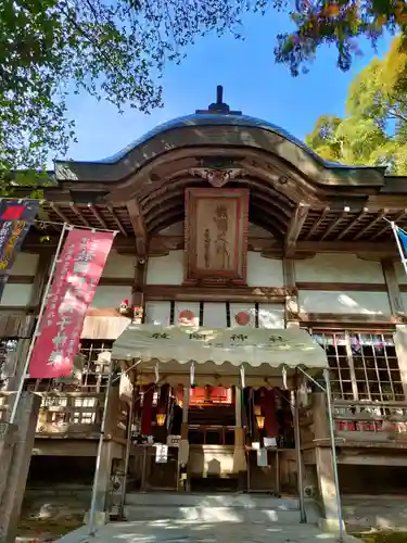 敢國神社の本殿・本堂