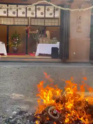 美多彌神社の{uncategorized: "未分類", other: "その他", undefined: "問題あり", building: "その他建物", grave: "お墓", sacred_gate: "鳥居", guardian: "狛犬", statue: "像", buddha: "仏像", history: "歴史", nature: "自然", garden: "庭園", animal: "動物", pagoda: "塔", temizu: "手水舎", mountain_gate: "山門・神門", sanctuary: "本殿・本堂", subordinate: "末社・摂社", art: "芸術", scenery: "景色", jizo: "地蔵", ema: "絵馬", goshuin: "御朱印", omikuji: "おみくじ", items: "授与品その他", amulet: "お守り", goshuincho: "御朱印帳", eats: "食事", festival: "お祭り", votive_dance: "神楽", shichigosan: "七五三参", wedding: "結婚式", experience: "体験その他", initially: "初詣", around: "周辺", anti_infection: "感染症対策"}