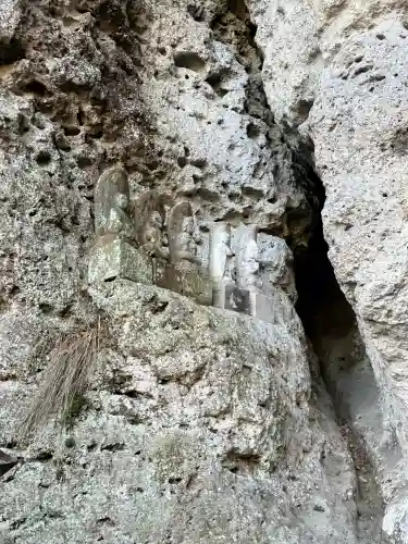 大谷寺の{uncategorized: "未分類", other: "その他", undefined: "問題あり", building: "その他建物", grave: "お墓", sacred_gate: "鳥居", guardian: "狛犬", statue: "像", buddha: "仏像", history: "歴史", nature: "自然", garden: "庭園", animal: "動物", pagoda: "塔", temizu: "手水舎", mountain_gate: "山門・神門", sanctuary: "本殿・本堂", subordinate: "末社・摂社", art: "芸術", scenery: "景色", jizo: "地蔵", ema: "絵馬", goshuin: "御朱印", omikuji: "おみくじ", items: "授与品その他", amulet: "お守り", goshuincho: "御朱印帳", eats: "食事", festival: "お祭り", votive_dance: "神楽", shichigosan: "七五三参", wedding: "結婚式", experience: "体験その他", initially: "初詣", around: "周辺", anti_infection: "感染症対策"}