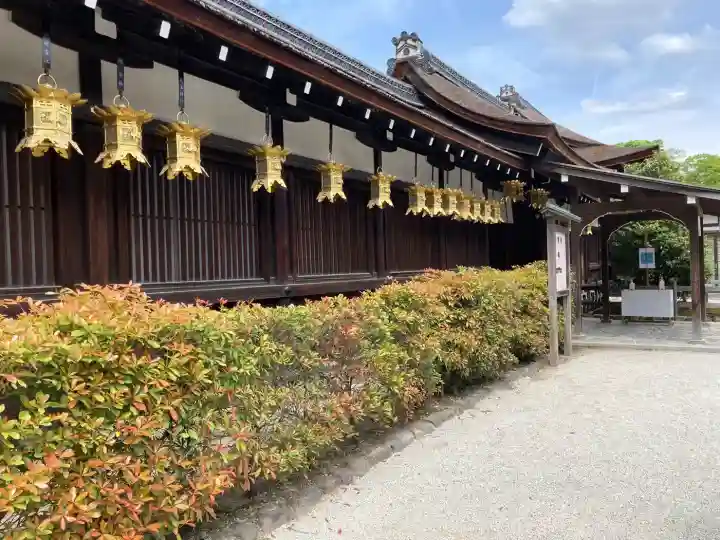 賀茂御祖神社(下鴨神社)の{uncategorized: "未分類", other: "その他", undefined: "問題あり", building: "その他建物", grave: "お墓", sacred_gate: "鳥居", guardian: "狛犬", statue: "像", buddha: "仏像", history: "歴史", nature: "自然", garden: "庭園", animal: "動物", pagoda: "塔", temizu: "手水舎", mountain_gate: "山門・神門", sanctuary: "本殿・本堂", subordinate: "末社・摂社", art: "芸術", scenery: "景色", jizo: "地蔵", ema: "絵馬", goshuin: "御朱印", omikuji: "おみくじ", items: "授与品その他", amulet: "お守り", goshuincho: "御朱印帳", eats: "食事", festival: "お祭り", votive_dance: "神楽", shichigosan: "七五三参", wedding: "結婚式", experience: "体験その他", initially: "初詣", around: "周辺", anti_infection: "感染症対策"}