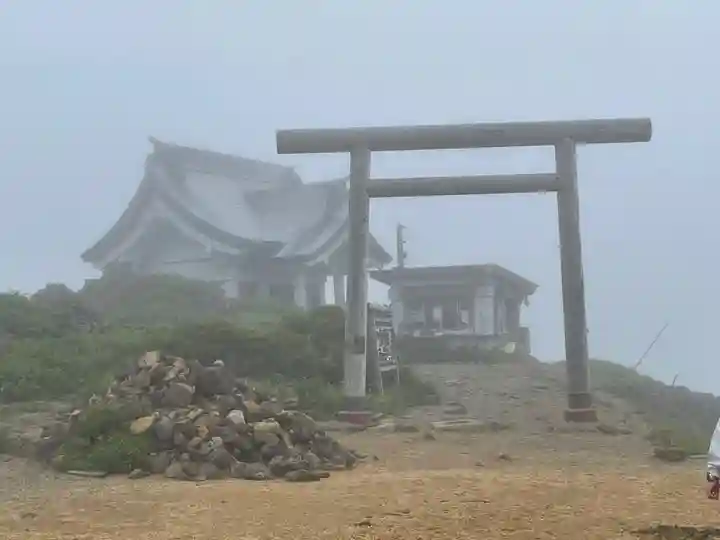 刈田嶺神社(奥宮)の鳥居
