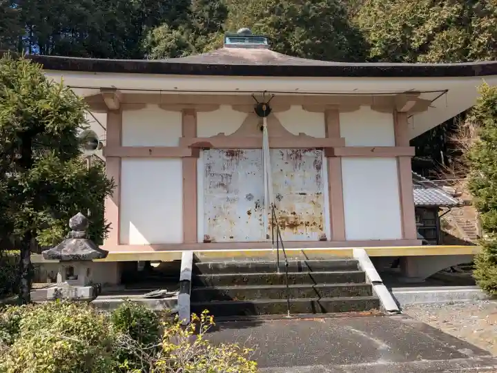 伊勢廻寺の{uncategorized: "未分類", other: "その他", undefined: "問題あり", building: "その他建物", grave: "お墓", sacred_gate: "鳥居", guardian: "狛犬", statue: "像", buddha: "仏像", history: "歴史", nature: "自然", garden: "庭園", animal: "動物", pagoda: "塔", temizu: "手水舎", mountain_gate: "山門・神門", sanctuary: "本殿・本堂", subordinate: "末社・摂社", art: "芸術", scenery: "景色", jizo: "地蔵", ema: "絵馬", goshuin: "御朱印", omikuji: "おみくじ", items: "授与品その他", amulet: "お守り", goshuincho: "御朱印帳", eats: "食事", festival: "お祭り", votive_dance: "神楽", shichigosan: "七五三参", wedding: "結婚式", experience: "体験その他", initially: "初詣", around: "周辺", anti_infection: "感染症対策"}