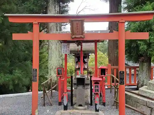 王地山まけきらい稲荷の末社