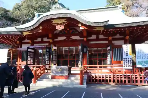 静岡浅間神社の{uncategorized: "未分類", other: "その他", undefined: "問題あり", building: "その他建物", grave: "お墓", sacred_gate: "鳥居", guardian: "狛犬", statue: "像", buddha: "仏像", history: "歴史", nature: "自然", garden: "庭園", animal: "動物", pagoda: "塔", temizu: "手水舎", mountain_gate: "山門・神門", sanctuary: "本殿・本堂", subordinate: "末社・摂社", art: "芸術", scenery: "景色", jizo: "地蔵", ema: "絵馬", goshuin: "御朱印", omikuji: "おみくじ", items: "授与品その他", amulet: "お守り", goshuincho: "御朱印帳", eats: "食事", festival: "お祭り", votive_dance: "神楽", shichigosan: "七五三参", wedding: "結婚式", experience: "体験その他", initially: "初詣", around: "周辺", anti_infection: "感染症対策"}