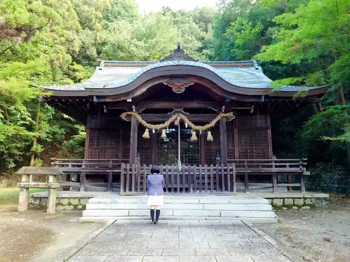八幡神社(市之倉町)の本殿・本堂