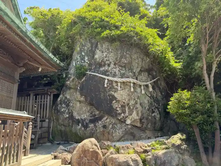 和布刈神社の{uncategorized: "未分類", other: "その他", undefined: "問題あり", building: "その他建物", grave: "お墓", sacred_gate: "鳥居", guardian: "狛犬", statue: "像", buddha: "仏像", history: "歴史", nature: "自然", garden: "庭園", animal: "動物", pagoda: "塔", temizu: "手水舎", mountain_gate: "山門・神門", sanctuary: "本殿・本堂", subordinate: "末社・摂社", art: "芸術", scenery: "景色", jizo: "地蔵", ema: "絵馬", goshuin: "御朱印", omikuji: "おみくじ", items: "授与品その他", amulet: "お守り", goshuincho: "御朱印帳", eats: "食事", festival: "お祭り", votive_dance: "神楽", shichigosan: "七五三参", wedding: "結婚式", experience: "体験その他", initially: "初詣", around: "周辺", anti_infection: "感染症対策"}