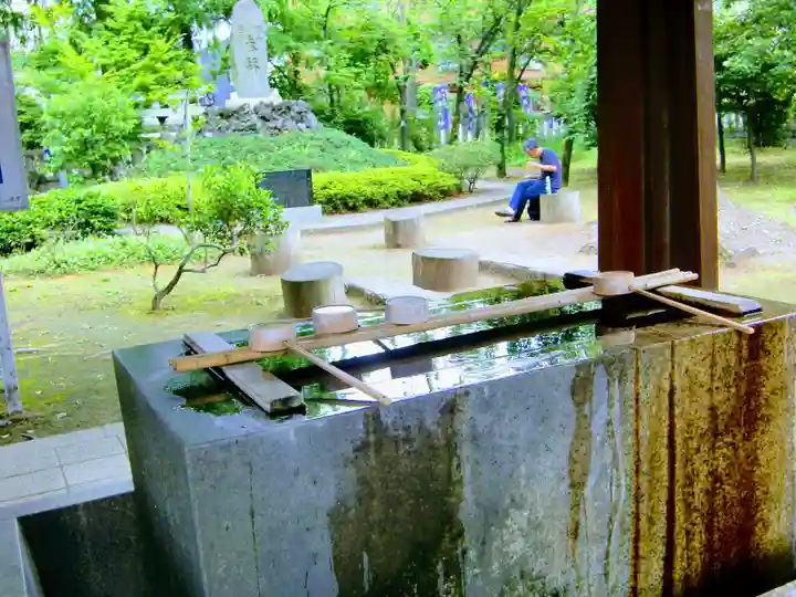 川口神社の手水舎