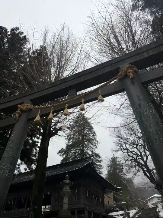 諏訪大社上社前宮の{uncategorized: "未分類", other: "その他", undefined: "問題あり", building: "その他建物", grave: "お墓", sacred_gate: "鳥居", guardian: "狛犬", statue: "像", buddha: "仏像", history: "歴史", nature: "自然", garden: "庭園", animal: "動物", pagoda: "塔", temizu: "手水舎", mountain_gate: "山門・神門", sanctuary: "本殿・本堂", subordinate: "末社・摂社", art: "芸術", scenery: "景色", jizo: "地蔵", ema: "絵馬", goshuin: "御朱印", omikuji: "おみくじ", items: "授与品その他", amulet: "お守り", goshuincho: "御朱印帳", eats: "食事", festival: "お祭り", votive_dance: "神楽", shichigosan: "七五三参", wedding: "結婚式", experience: "体験その他", initially: "初詣", around: "周辺", anti_infection: "感染症対策"}