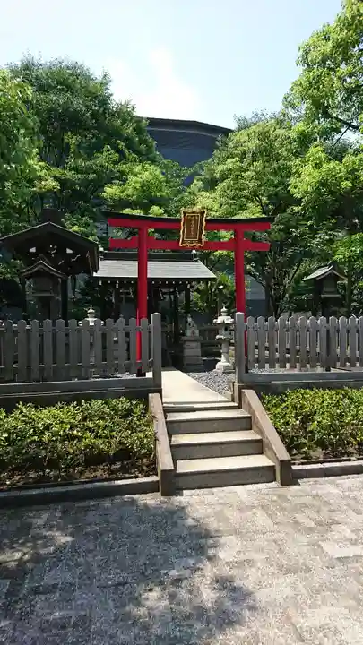 明善稲荷大神の鳥居