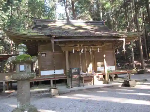 室生龍穴神社の本殿