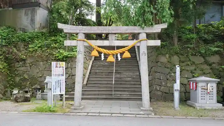 太平山三吉神社総本宮の鳥居