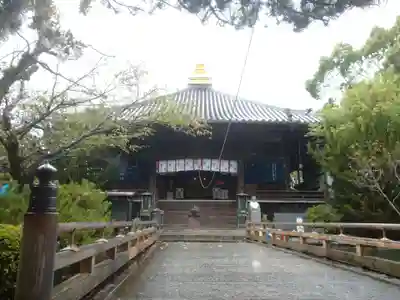 霊山寺の本殿・本堂