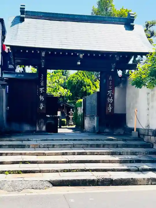 させん堂不動寺の{uncategorized: "未分類", other: "その他", undefined: "問題あり", building: "その他建物", grave: "お墓", sacred_gate: "鳥居", guardian: "狛犬", statue: "像", buddha: "仏像", history: "歴史", nature: "自然", garden: "庭園", animal: "動物", pagoda: "塔", temizu: "手水舎", mountain_gate: "山門・神門", sanctuary: "本殿・本堂", subordinate: "末社・摂社", art: "芸術", scenery: "景色", jizo: "地蔵", ema: "絵馬", goshuin: "御朱印", omikuji: "おみくじ", items: "授与品その他", amulet: "お守り", goshuincho: "御朱印帳", eats: "食事", festival: "お祭り", votive_dance: "神楽", shichigosan: "七五三参", wedding: "結婚式", experience: "体験その他", initially: "初詣", around: "周辺", anti_infection: "感染症対策"}