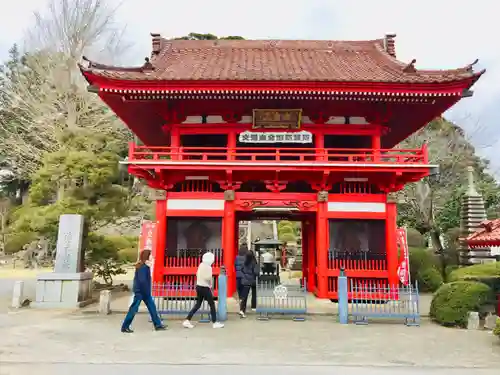 浪切不動院の山門