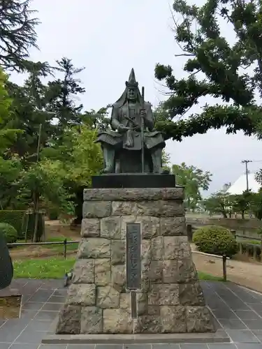 上杉神社の像