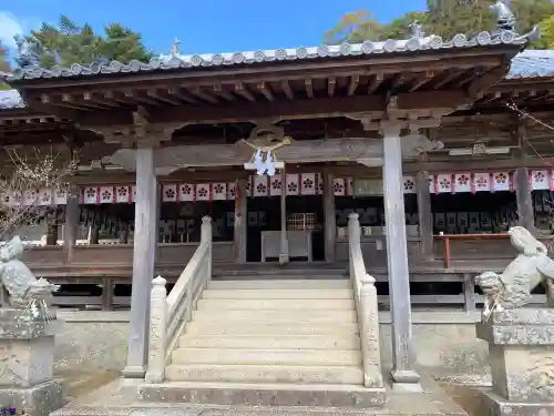 河上神社の{uncategorized: "未分類", other: "その他", undefined: "問題あり", building: "その他建物", grave: "お墓", sacred_gate: "鳥居", guardian: "狛犬", statue: "像", buddha: "仏像", history: "歴史", nature: "自然", garden: "庭園", animal: "動物", pagoda: "塔", temizu: "手水舎", mountain_gate: "山門・神門", sanctuary: "本殿・本堂", subordinate: "末社・摂社", art: "芸術", scenery: "景色", jizo: "地蔵", ema: "絵馬", goshuin: "御朱印", omikuji: "おみくじ", items: "授与品その他", amulet: "お守り", goshuincho: "御朱印帳", eats: "食事", festival: "お祭り", votive_dance: "神楽", shichigosan: "七五三参", wedding: "結婚式", experience: "体験その他", initially: "初詣", around: "周辺", anti_infection: "感染症対策"}