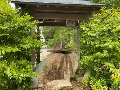 三所神社の{uncategorized: "未分類", other: "その他", undefined: "問題あり", building: "その他建物", grave: "お墓", sacred_gate: "鳥居", guardian: "狛犬", statue: "像", buddha: "仏像", history: "歴史", nature: "自然", garden: "庭園", animal: "動物", pagoda: "塔", temizu: "手水舎", mountain_gate: "山門・神門", sanctuary: "本殿・本堂", subordinate: "末社・摂社", art: "芸術", scenery: "景色", jizo: "地蔵", ema: "絵馬", goshuin: "御朱印", omikuji: "おみくじ", items: "授与品その他", amulet: "お守り", goshuincho: "御朱印帳", eats: "食事", festival: "お祭り", votive_dance: "神楽", shichigosan: "七五三参", wedding: "結婚式", experience: "体験その他", initially: "初詣", around: "周辺", anti_infection: "感染症対策"}