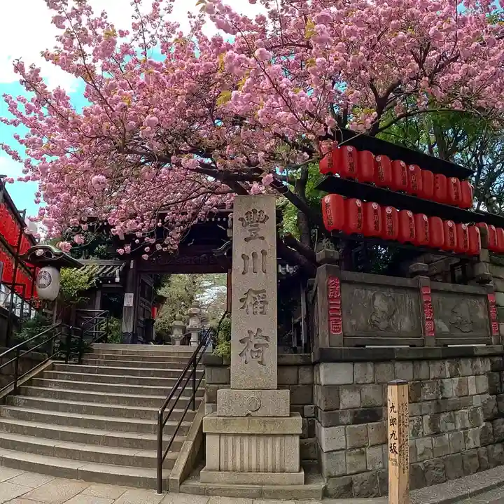 豊川稲荷東京別院の山門・神門
